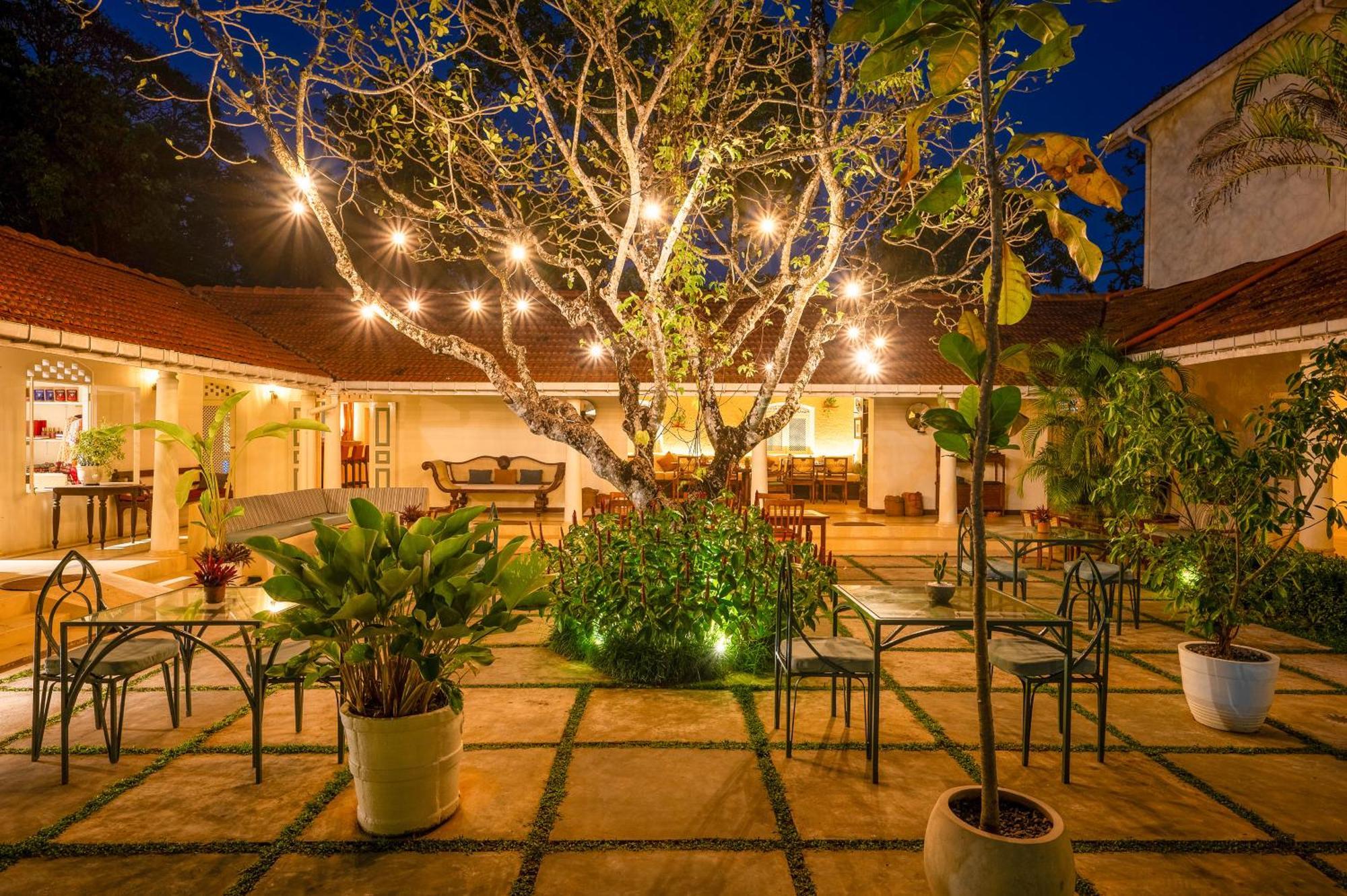 The Sun House Hotell Galle Exteriör bild