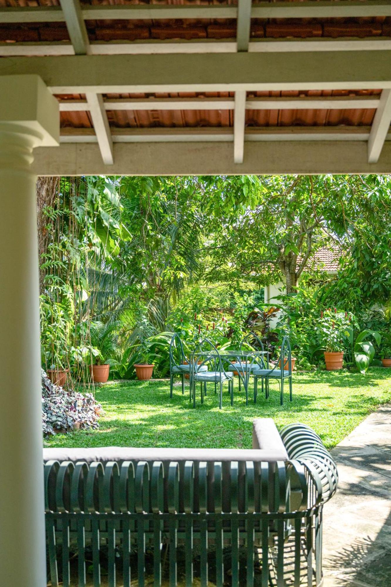 The Sun House Hotell Galle Exteriör bild